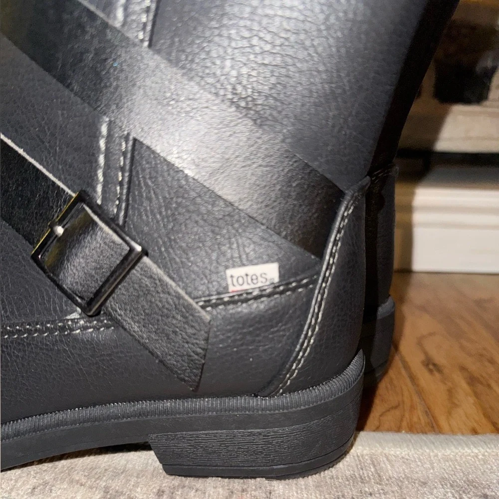 Totes women's Black Deidre Winter Boots  size 6. NWOT